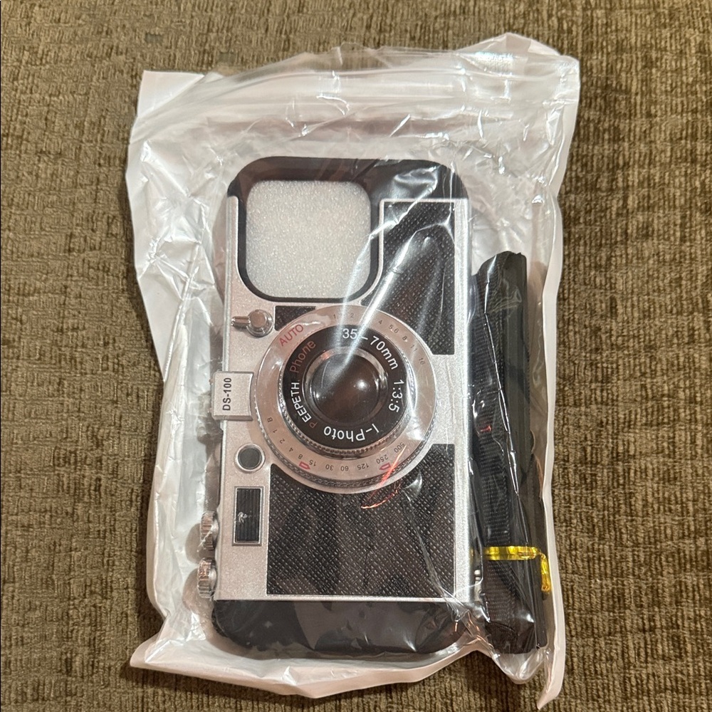 Source Unknown Retro Camera Style Phone Case - Black and Silver - Picture 4 of 6